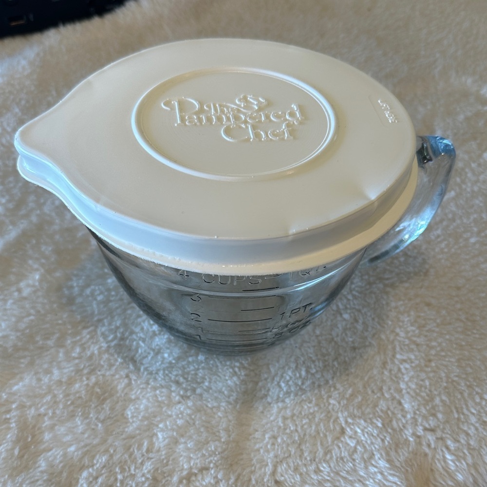 Pampered chef measuring
Cup with lid